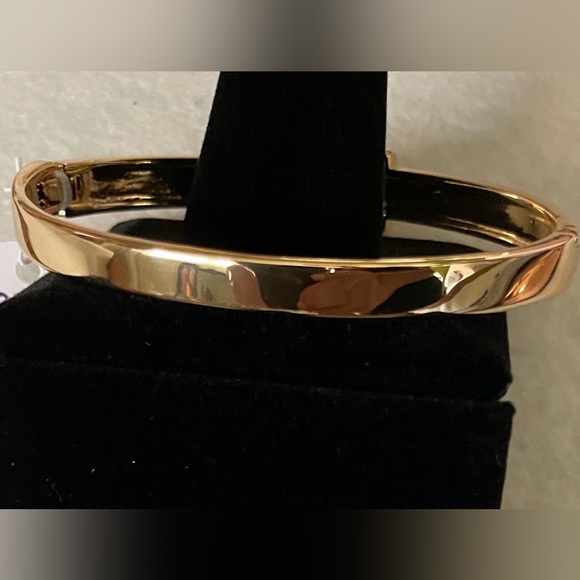 Stunning Gold Tone Bangle with Rhinestones, NWOT! - Picture 5 of 7